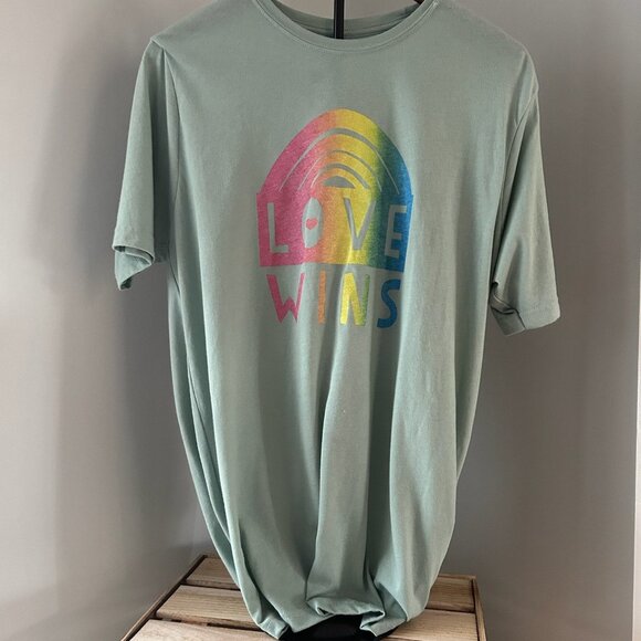 Men's Tee - PRIDE - 'Love Wins' - Picture 1 of 1